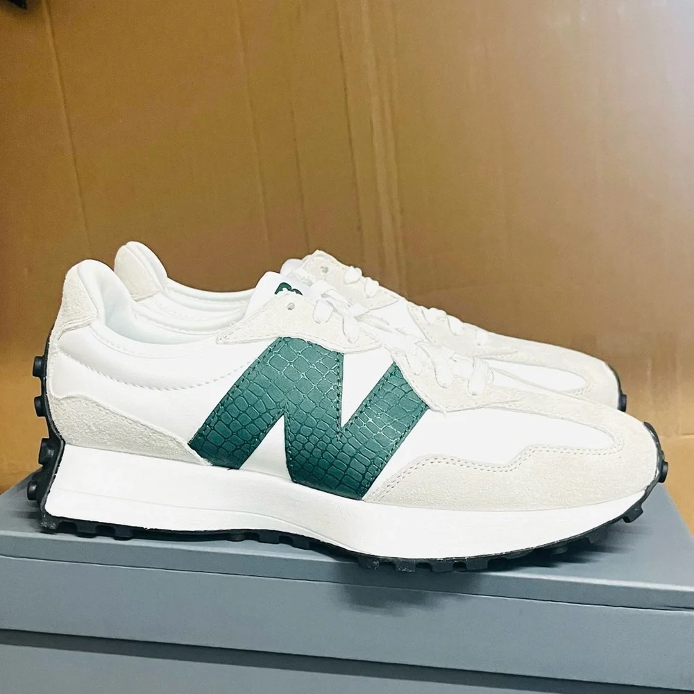 New Balance 327 Casual Sneakers Shoes White Leather Green Logo size 12 - Picture 4 of 8